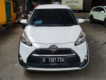 2017 Toyota Sienta 1.5 V putih Dp 15 JUTA