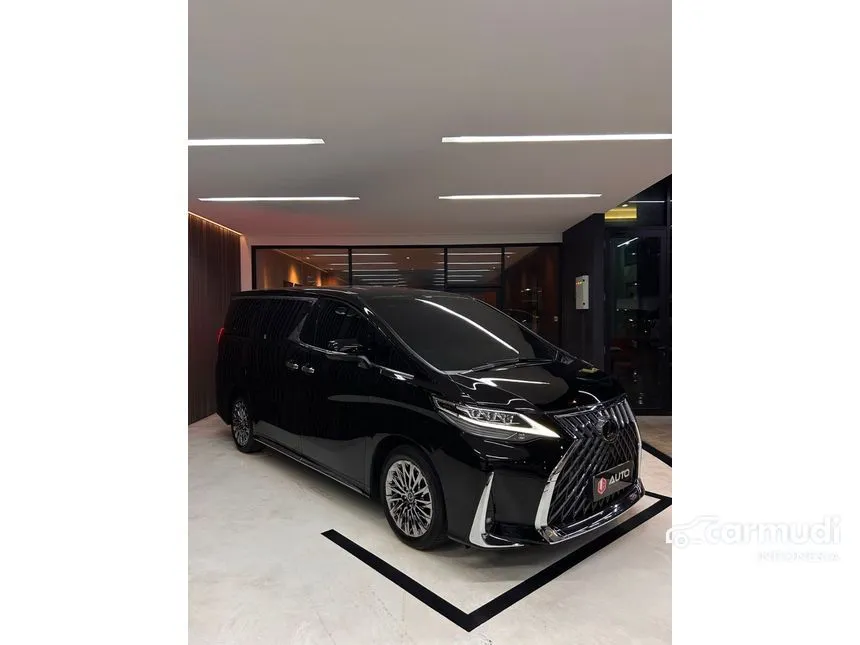 2022 Lexus LM 350 7 Seater MPV