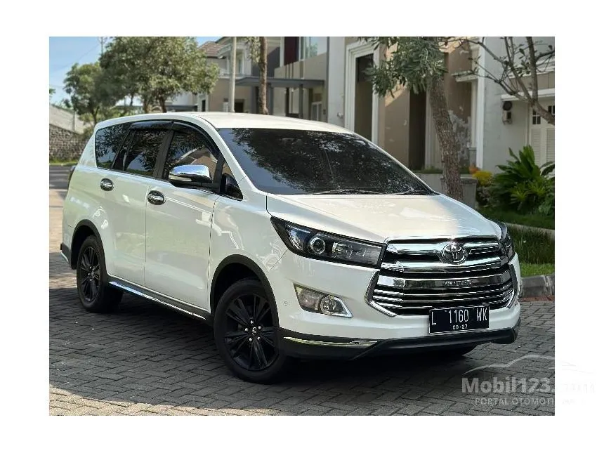 Jual Mobil Toyota Innova Venturer 2017 2.4 di Jawa Timur Automatic Wagon Putih Rp 388.000.000