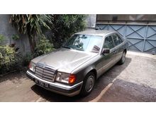 1994 Mercedes-Benz 220E 2.2 2.2 Manual Sedan