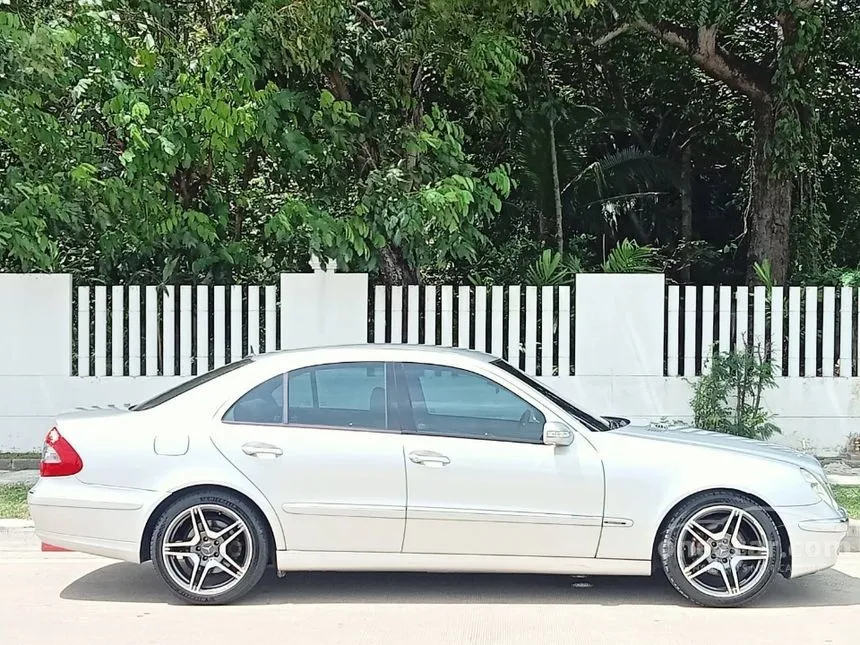 2005 Mercedes-Benz E200 Kompressor Avantgarde Sedan