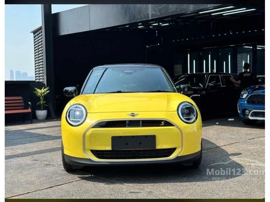Jual Mobil MINI Cooper 2024 Cooper SE di Jawa Barat Automatic Hatchback Kuning Rp 1.117.000.000