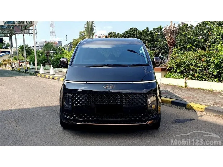 Jual Mobil Hyundai Staria 2023 Signature 9 2.2 di DKI Jakarta Automatic MPV Hitam Rp 719.000.000