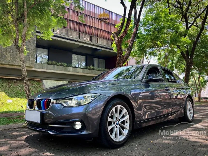 Jual Mobil BMW 320i 2018 Sport 2.0 di Banten Automatic Sedan Abu