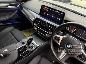 2023 BMW 520i 2.0 M Sport Sedan