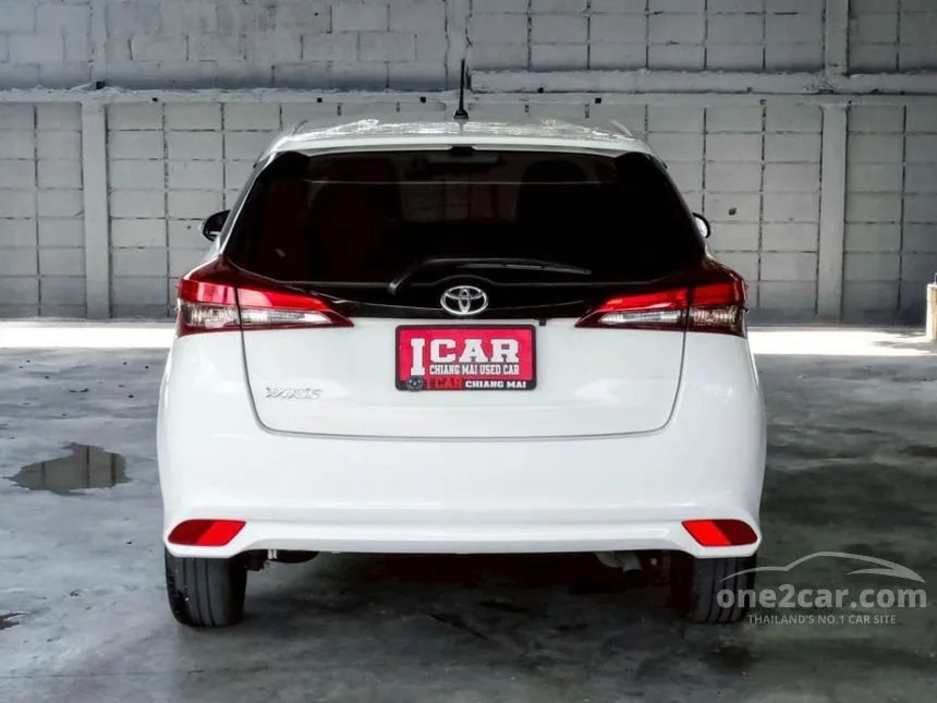 2020 Toyota YARIS Mid Hatchback