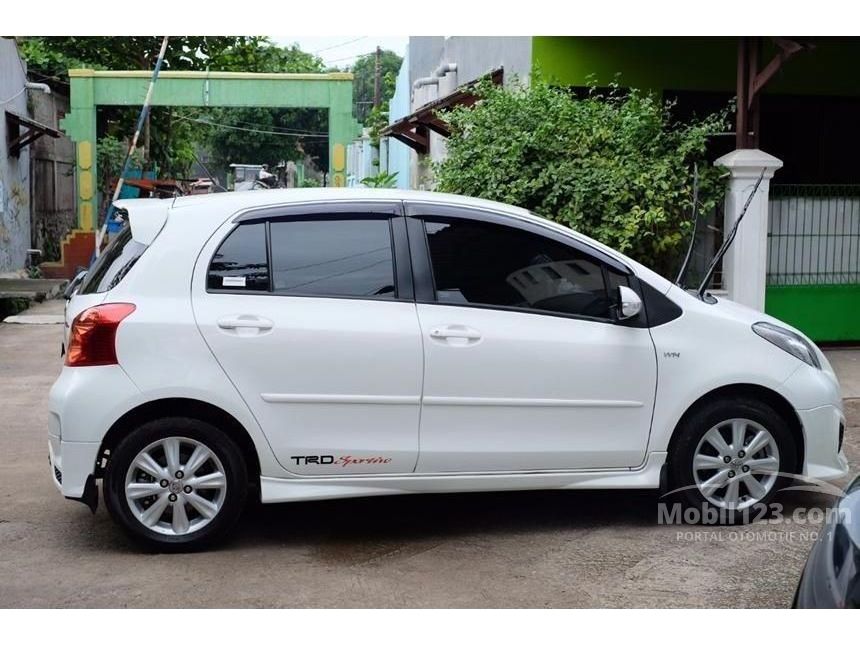 Jual Mobil  Toyota  Yaris  2013 TRD  Sportivo 1 5 di Jawa 