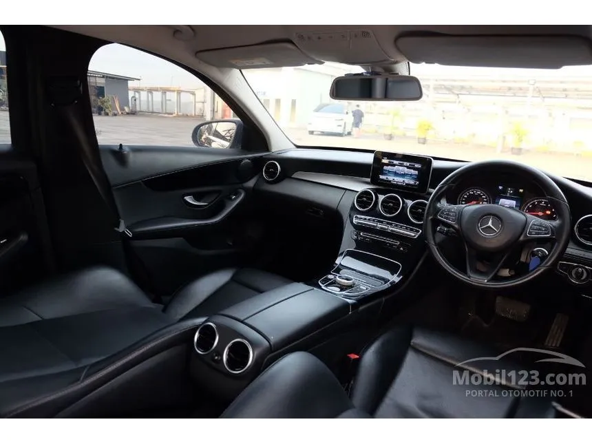 2017 Mercedes-Benz C200 Avantgarde Sedan