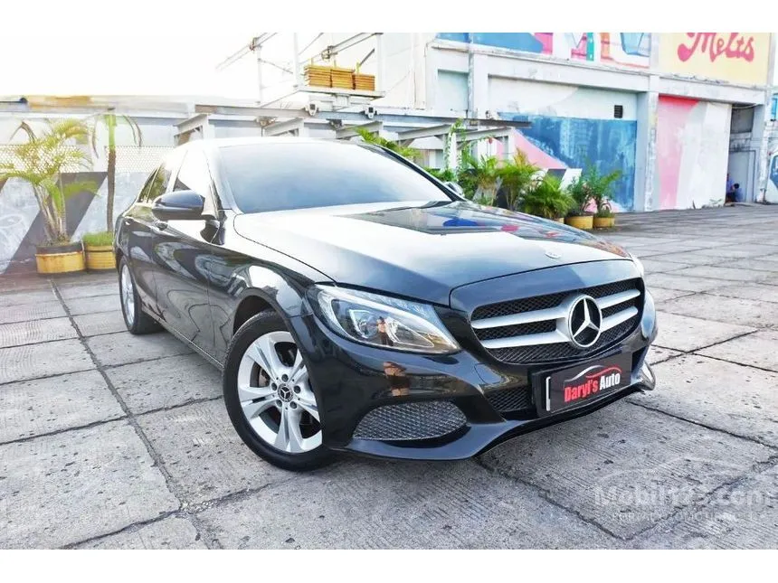 2017 Mercedes-Benz C200 Avantgarde Sedan