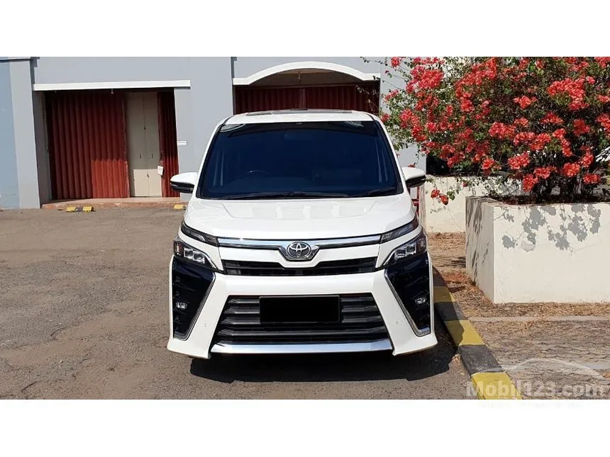 Jual Mobil Toyota Voxy 2020 2.0 di DKI Jakarta Automatic MPV Putih Rp 344.000.000