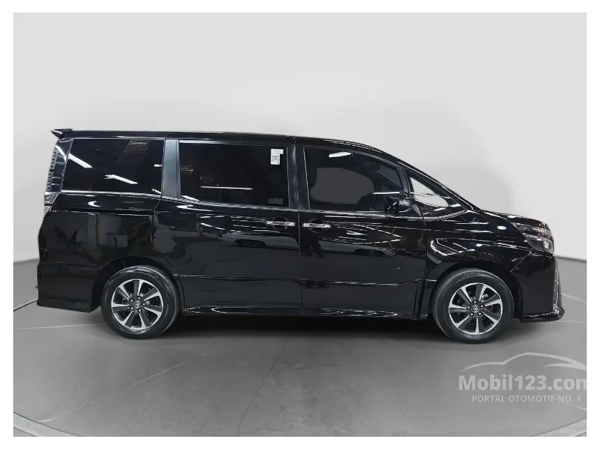 2021 Toyota Voxy MPV