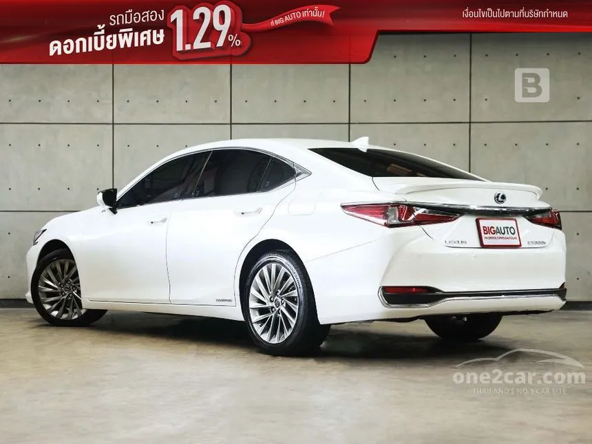 2022 Lexus ES300h Grand Luxury Sedan