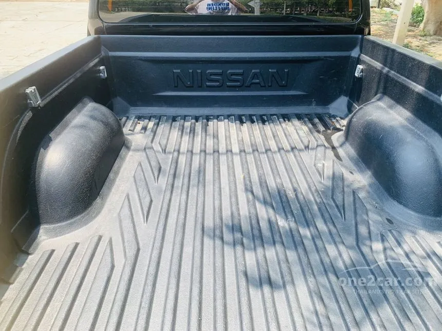 2011 Nissan Frontier Navara SE King Cab Pickup