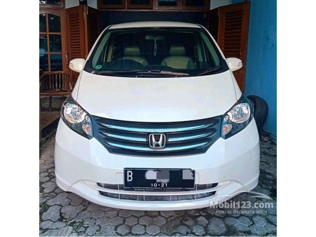 Honda Freed Mobil bekas dijual di Jawa-tengah Indonesia 