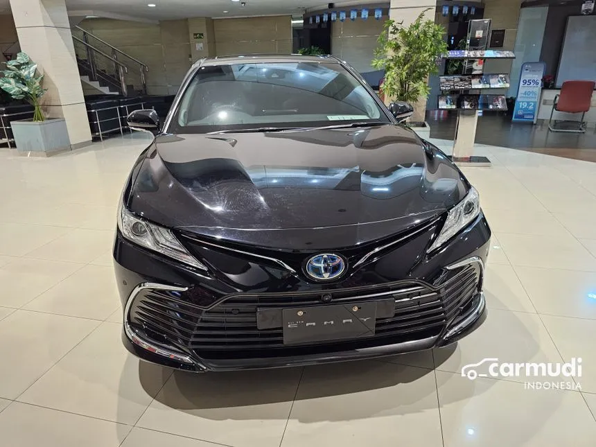 Jual Mobil Toyota Camry 2024 Hybrid 2.5 di Jawa Barat Automatic Sedan Hitam Rp 800.000.000