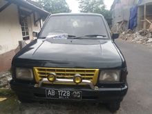 Dijual Mobil Isuzu Panther thn1994 2.3cc Manual Hijau Metalic