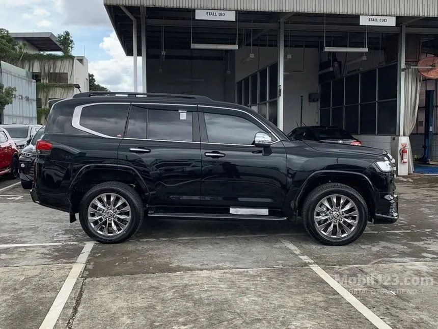 2025 Toyota Land Cruiser 300 VX-R SUV