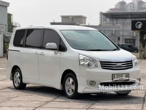 2013 Toyota NAV1 2.0 V MPV
