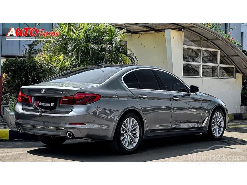 2018 BMW 530i Luxury Sedan