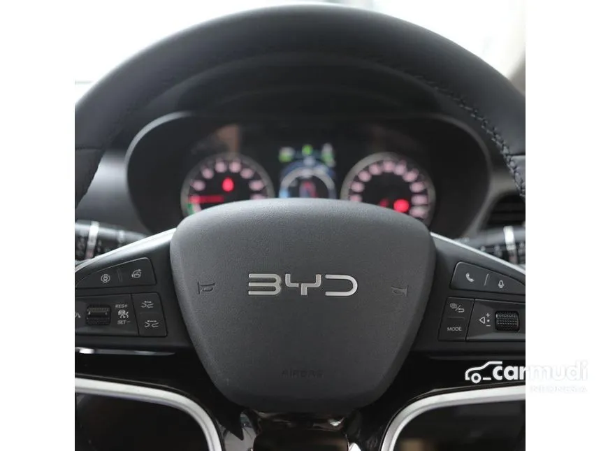 2025 BYD M6 Superior Captain 6-seater MPV