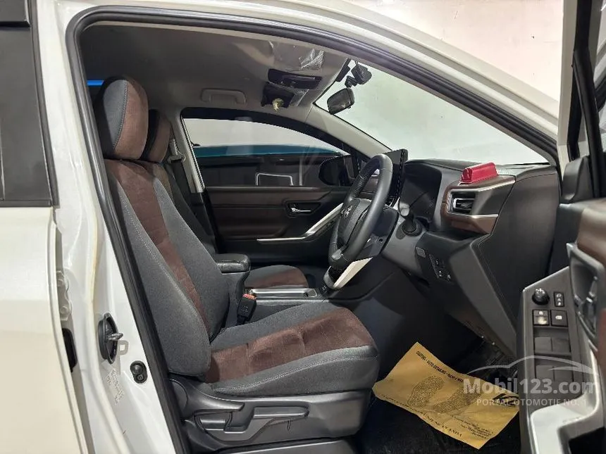 2023 Toyota Kijang Innova Zenix V (Premium Color) MPV