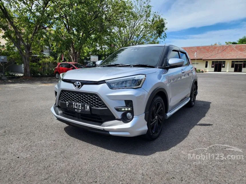 Jual Mobil Toyota Raize 2021 GR Sport TSS (2 Tone) 1.0 di Jawa Timur Automatic SUV Silver Rp 205.000.000