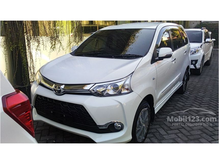  Gambar  Mobil  Avanza Veloz  2021 AR Production