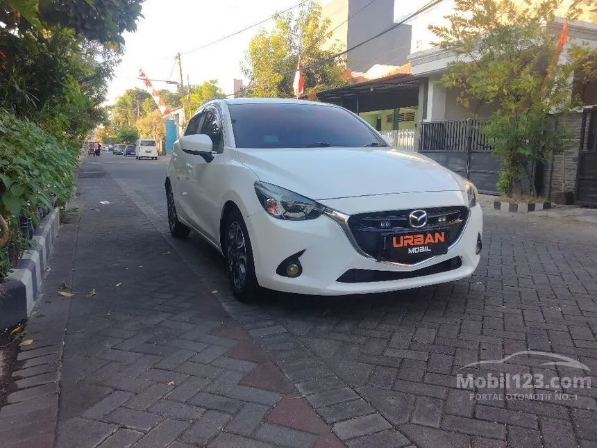 Jual Mobil Mazda 2 2015 GT 1.5 di Jawa Timur Automatic Hatchback Putih Rp 180.000.000