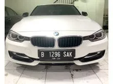 2014 BMW 320i 2.0 Sport Sedan KmLow Ban RFT Tangan1 Full Ori Seperti Baru