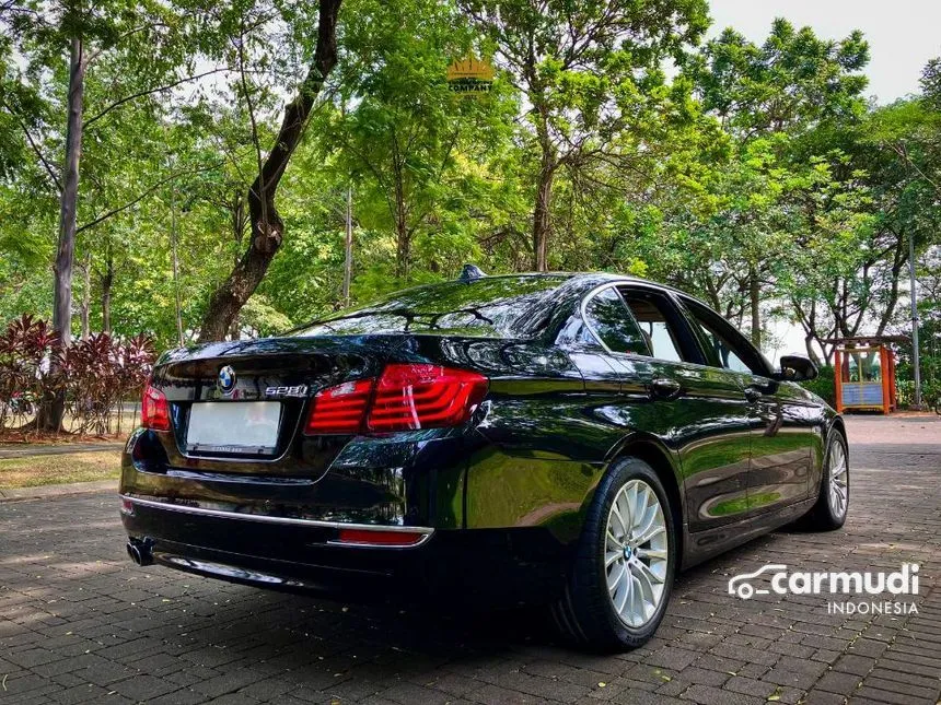 2014 BMW 528i Luxury Sedan