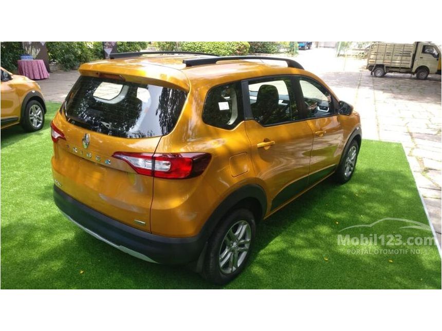 Jual Mobil  Renault Triber  2022 RXZ 1 0 di DKI Jakarta 