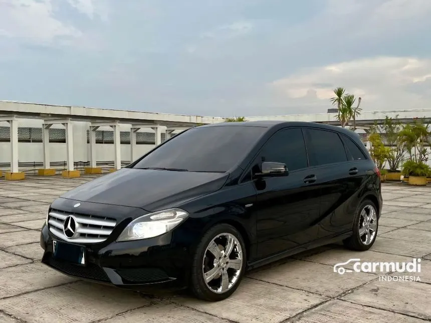 2012 Mercedes-Benz B200 Sport Hatchback