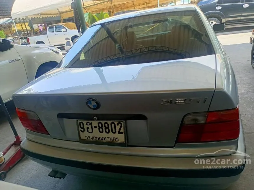 1995 BMW 325i Sedan