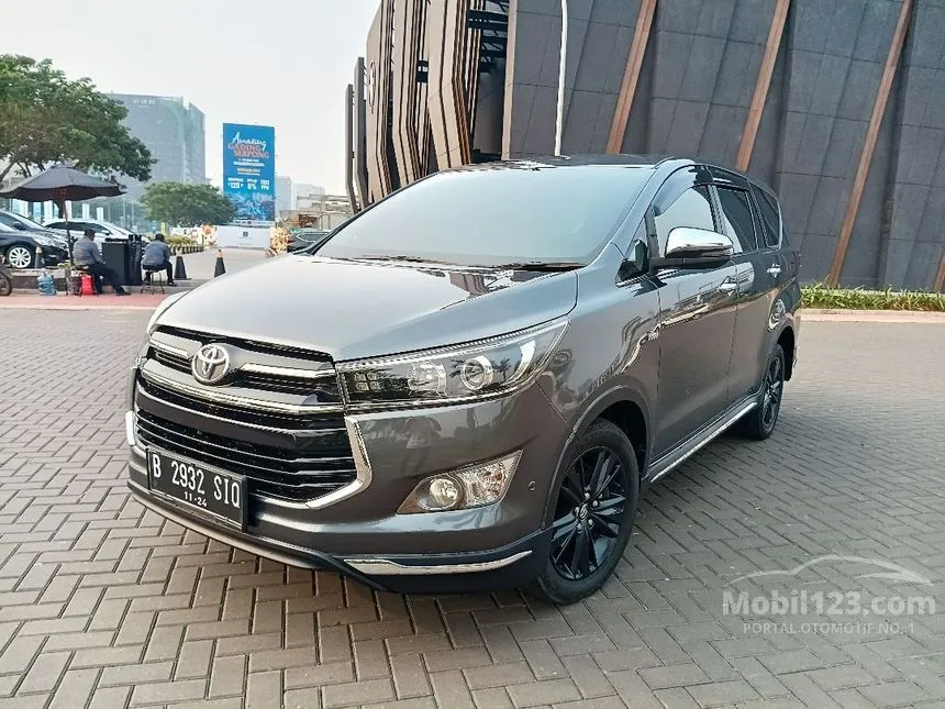 Jual Mobil Toyota Innova Venturer 2019 2.0 di Banten Automatic Wagon Abu