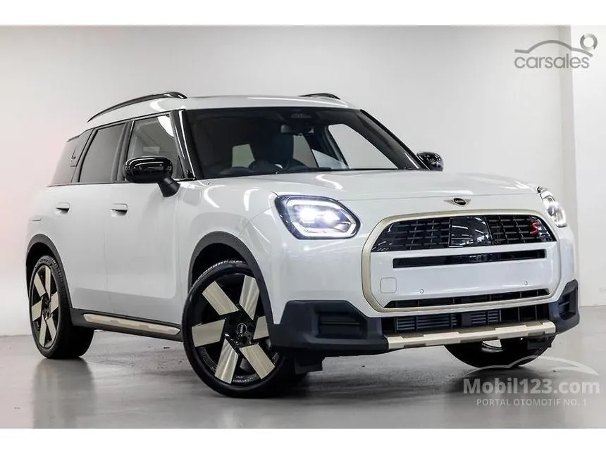 Jual Mobil MINI Countryman 2024 S ALL4 Favoured Trim 2.0 di DKI Jakarta Automatic SUV Putih Rp 1.493.000.000