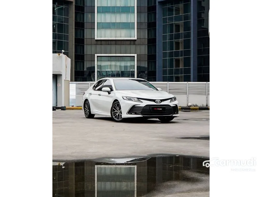 2022 Toyota Camry V (Premium Color) Sedan
