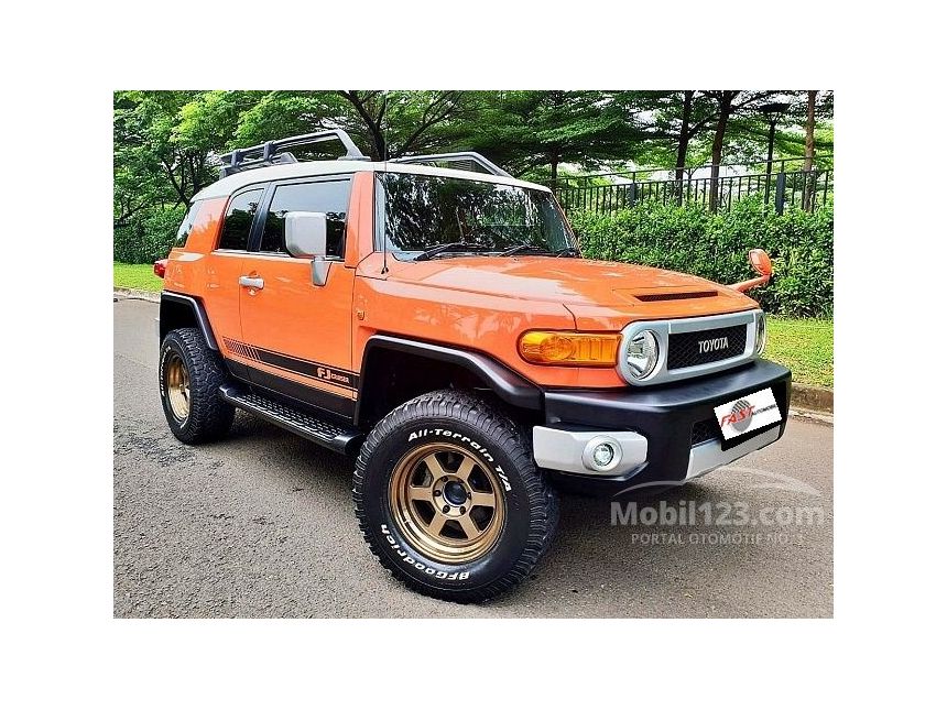 Jual Mobil Toyota FJ Cruiser 2013 V6 4.0 Automatic 4.0 di 