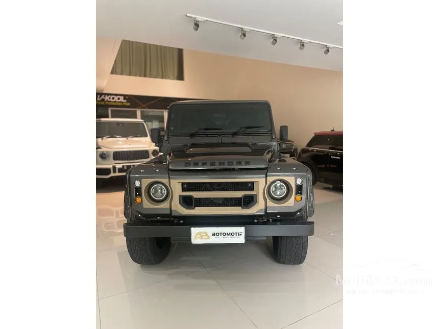 Jual Mobil Land Rover Defender 2015 110 2.2 di DKI Jakarta Manual SUV Abu