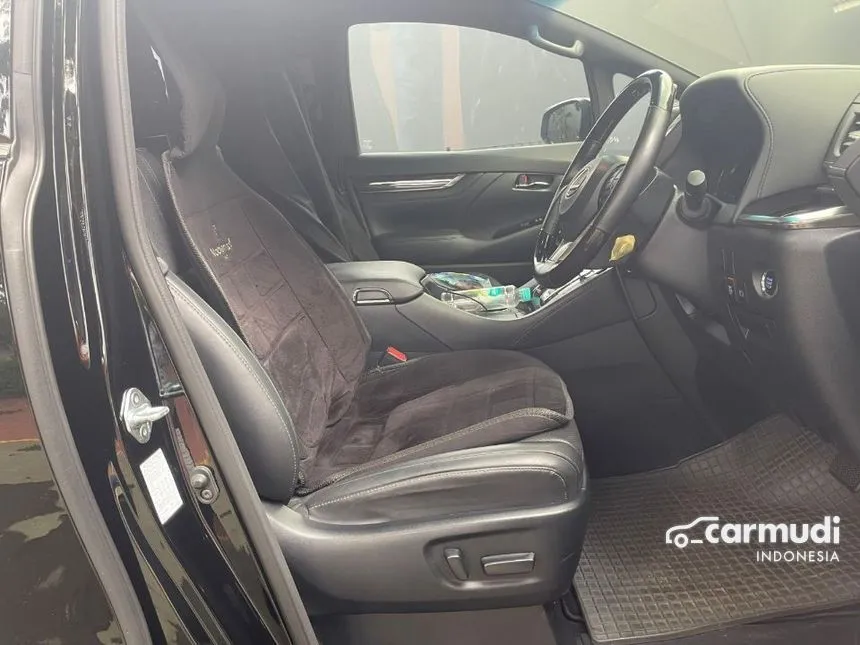 2022 Lexus LM 350 4 Seater MPV