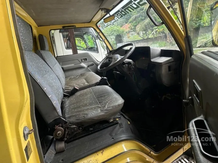 2005 Mitsubishi Colt Diesel FE304 Truck
