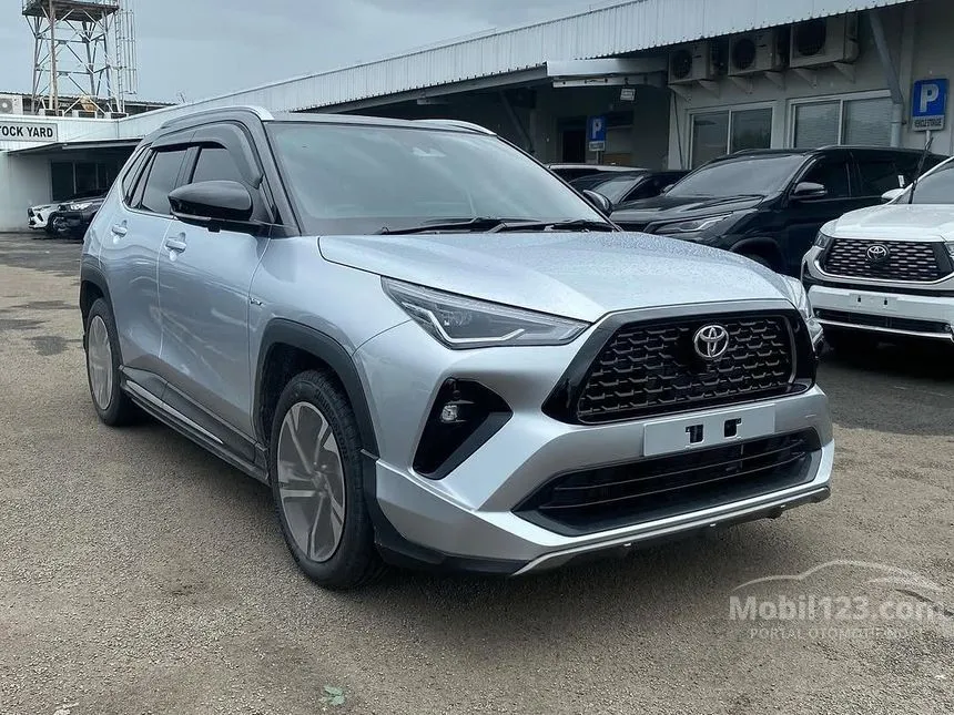 Jual Mobil Toyota Yaris Cross 2024 S HV (2 Tone) (Premium Colour) 1.5 di Jawa Barat Automatic SUV Silver Rp 330.000.000