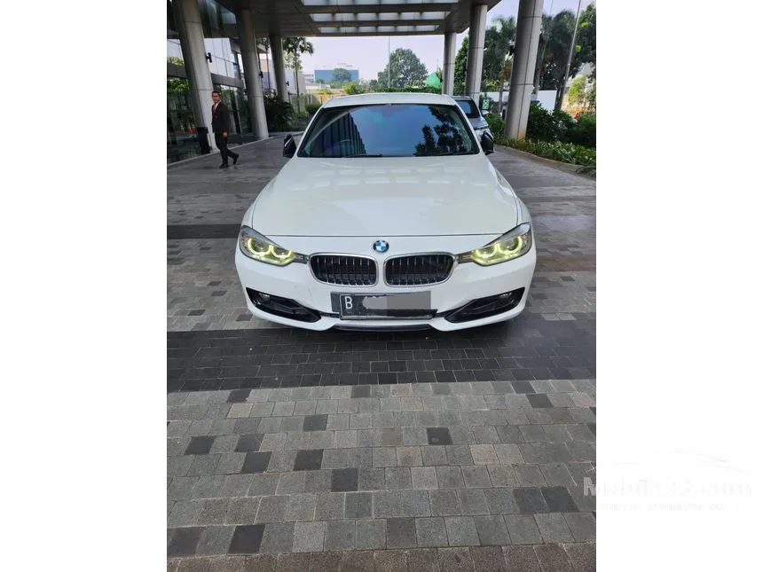 Jual Mobil BMW 320i 2013 Sport 2.0 di DKI Jakarta Automatic Sedan Putih Rp 265.000.000
