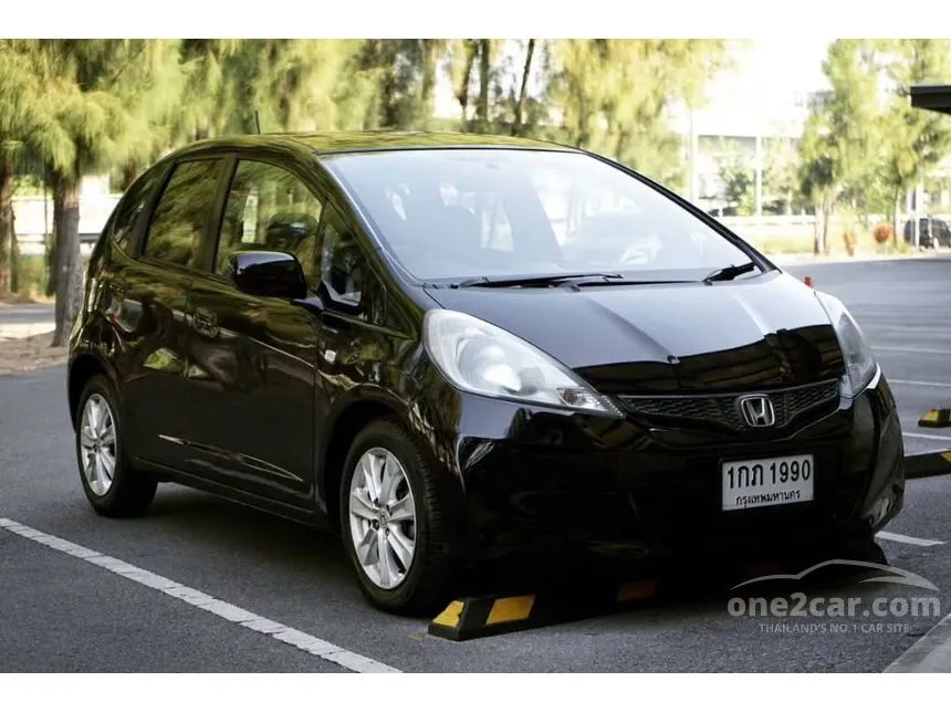 2013 Honda JAZZ V Hatchback