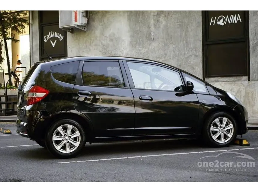 2013 Honda JAZZ V Hatchback
