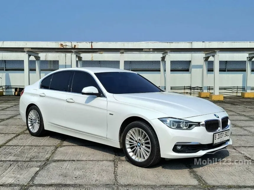 Jual Mobil BMW 320i 2018 Luxury 2.0 di DKI Jakarta Automatic Sedan Putih Rp 338.000.000