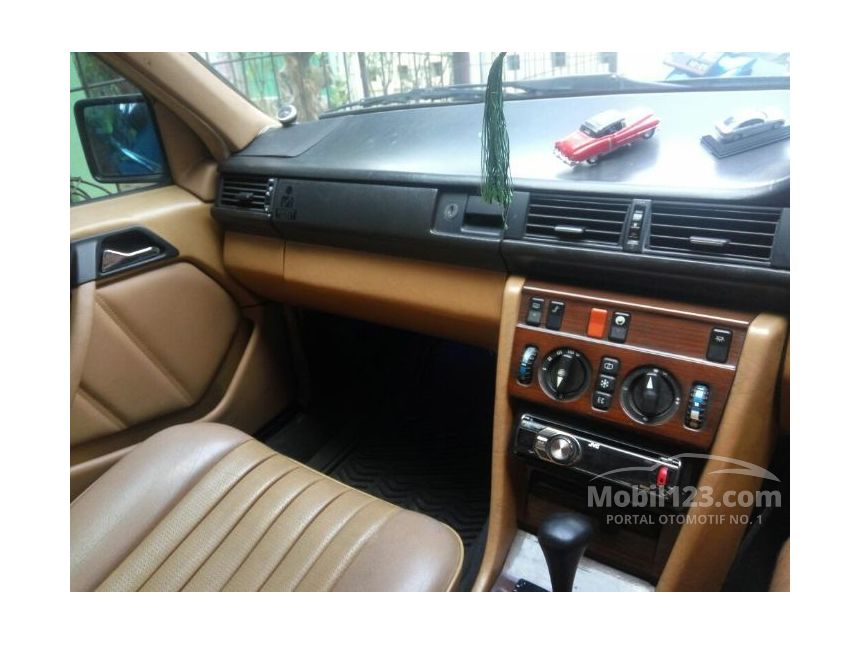 1989 Mercedes-Benz 200E W124 L4 2.0 Manual Sedan