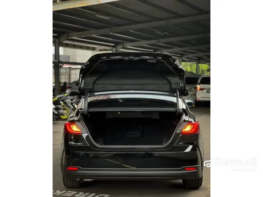 2026 Toyota Camry HEV (Premium Color) Sedan