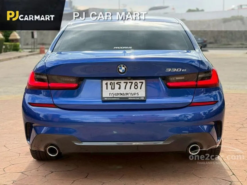 2021 BMW 330e M Sport Sedan