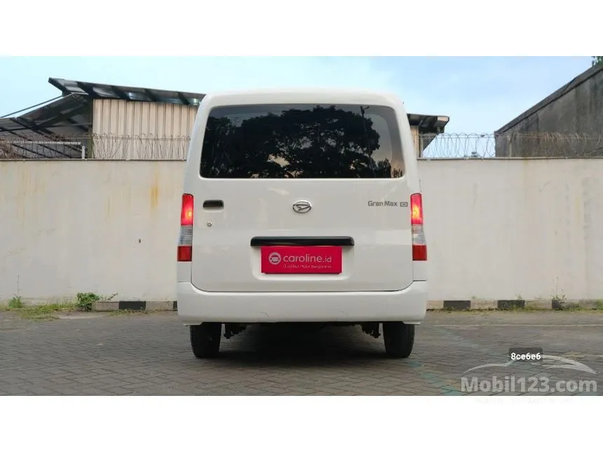 2022 Daihatsu Gran Max Mini Bus D Van