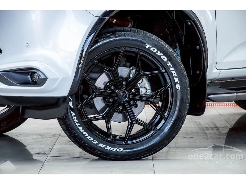 2023 Isuzu MU-X Ultimate SUV